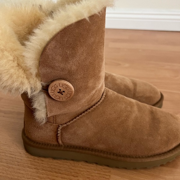 UGG Chestnut Bailey Button Boots - Picture 1 of 5